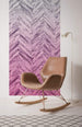 Komar Herringbone Pink Papier Peint Intissé 100x250cm 1 bande ambiance | Yourdecoration.fr